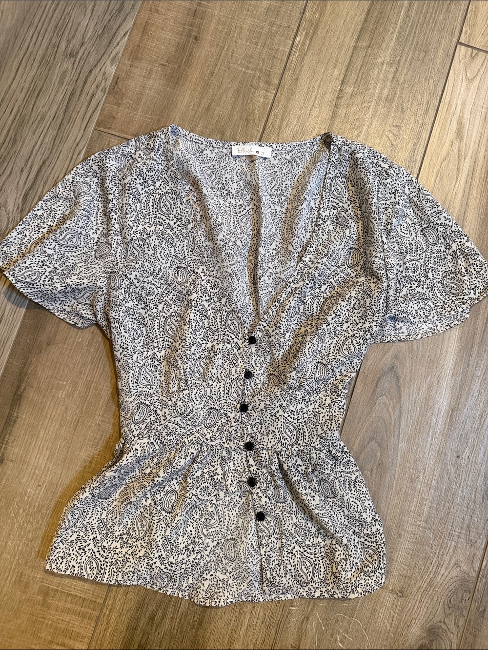 Blush J sz M Black & White Paisley Button Front Blouse